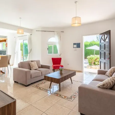Villa Queens Paradise 6 *